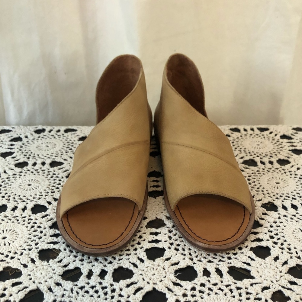 Free People Tan Open-Toe Leather Sandals